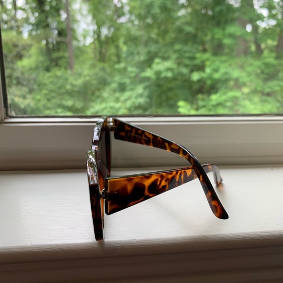 Sunglasses - Picture 3 of 3